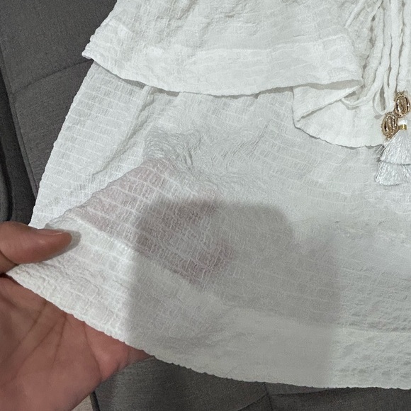 💰PRICE⬇️  
 LILLY PULITZER • White Off The Shoulder Top • sz L • - Picture 4 of 8